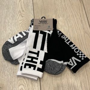 White and black Vans two pack socks!!